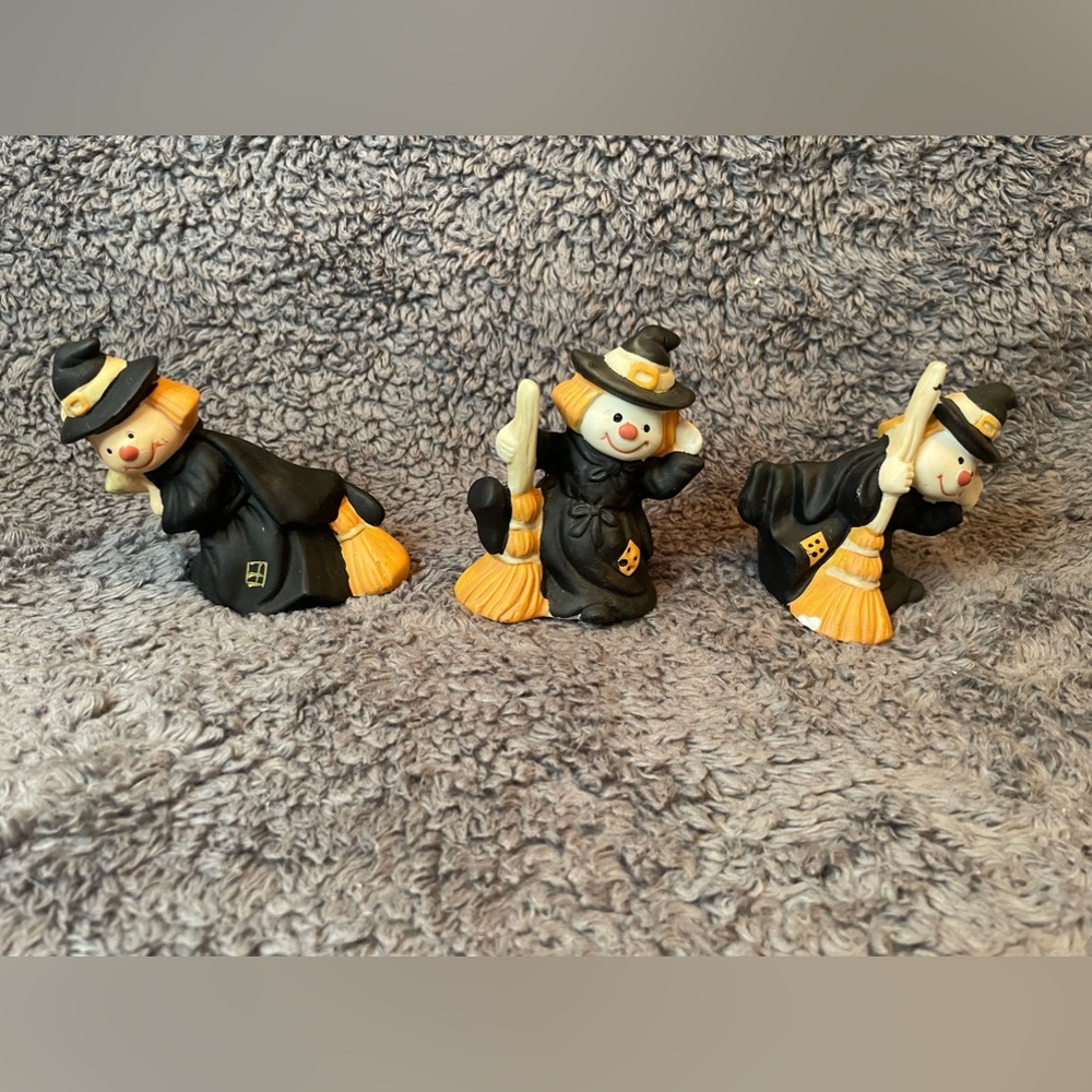 Vintage Halloween Set of 3 Little Witches Figurines in Original Box